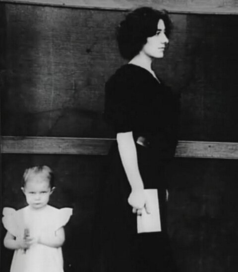 Жена Анри Маршаля Мари с дочерью Софель